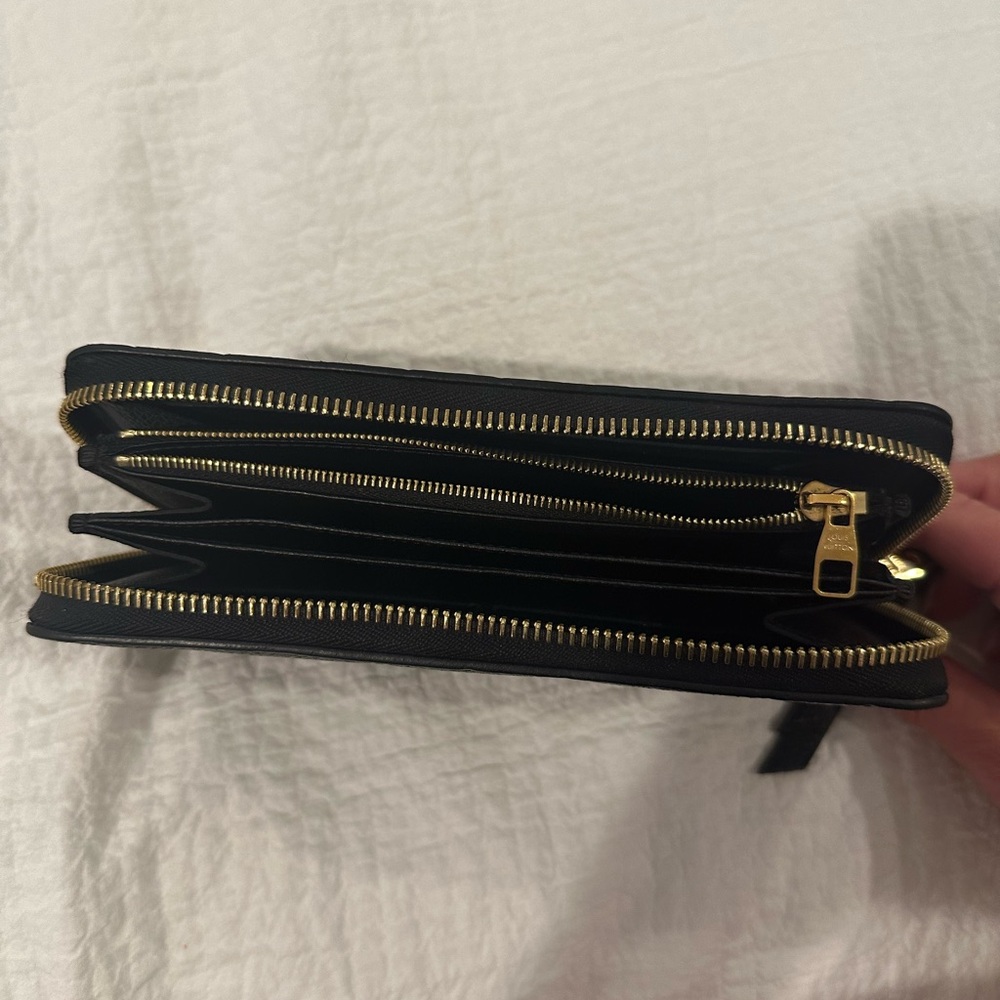 Authentic Louis Vuitton Black Zippy Wallet. 
Monogram Empreinte Leather. - Picture 11 of 16